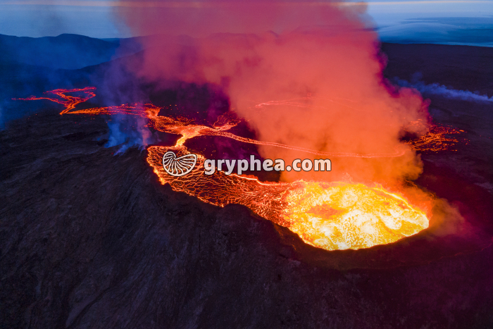 Volcan - Lac de lave et coulées basaltiques (Volcan de la Fagradalsfjall, Islande 2021) - gryphea.com